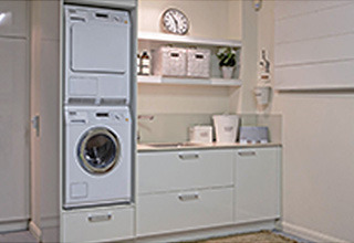 lacquer_finish_laundry_cabinets1