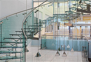 glass_curved_stairs5